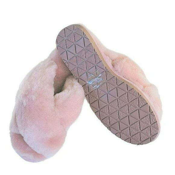 NWT RJS FUZZIES Cozy X Cross Genuine Sheepskin Fur Slippers - Picture 3 of 4
